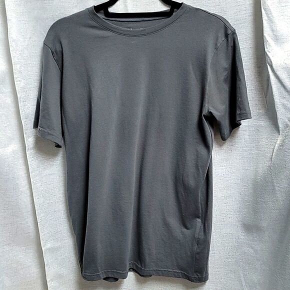 Men's Gray Under Armour Teeshirt - Picture 1 of 5